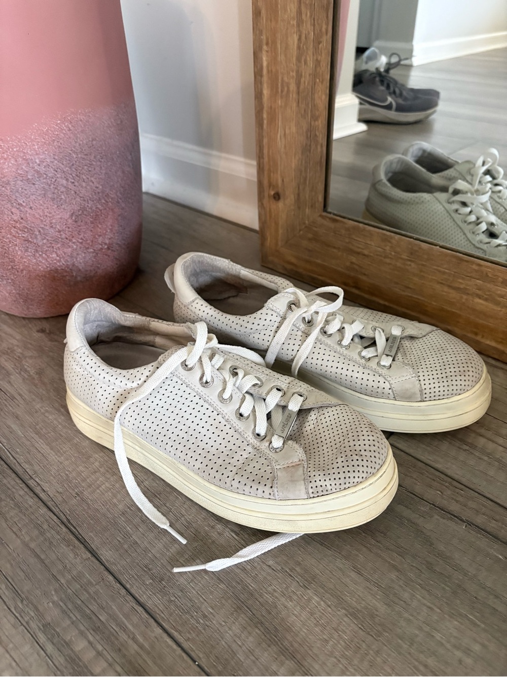 Jailers Women’s Perforated Casual Sneakers - Cream